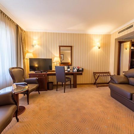 Ramada Hotel & Suites By Wyndham Bucharest North Exterior foto