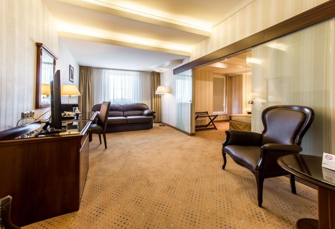 Ramada Hotel & Suites By Wyndham Bucharest North Exterior foto