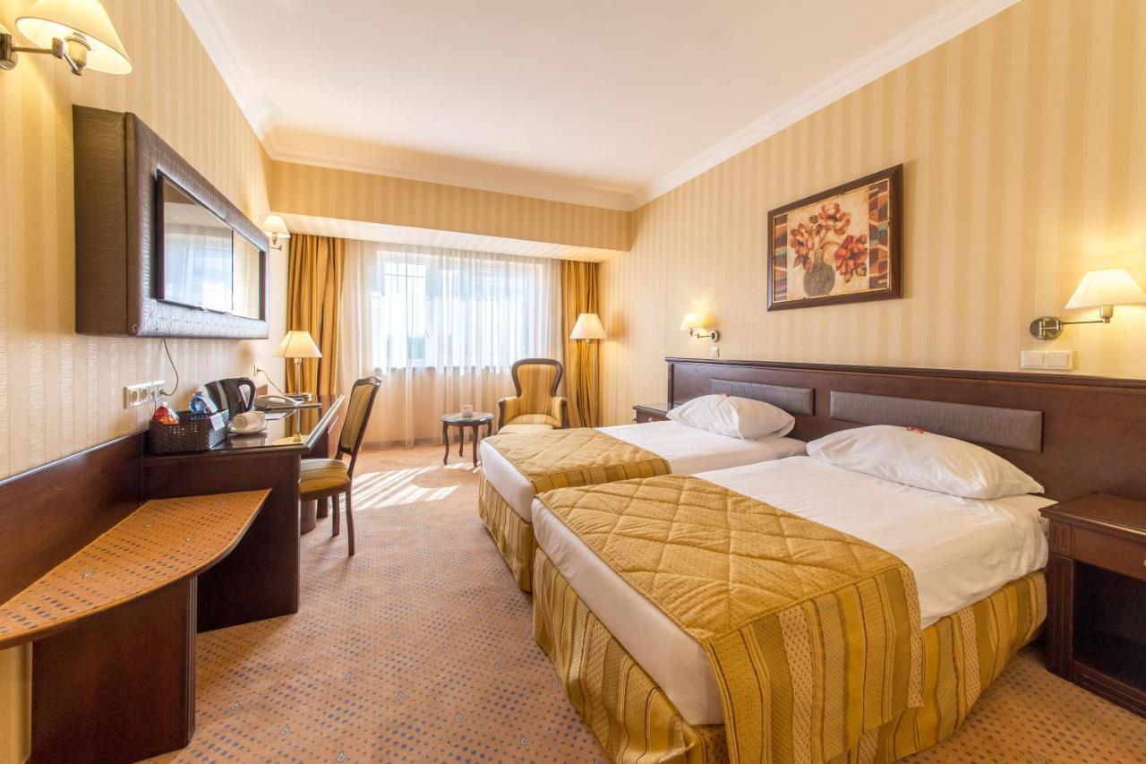 Ramada Hotel & Suites By Wyndham Bucharest North Exterior foto