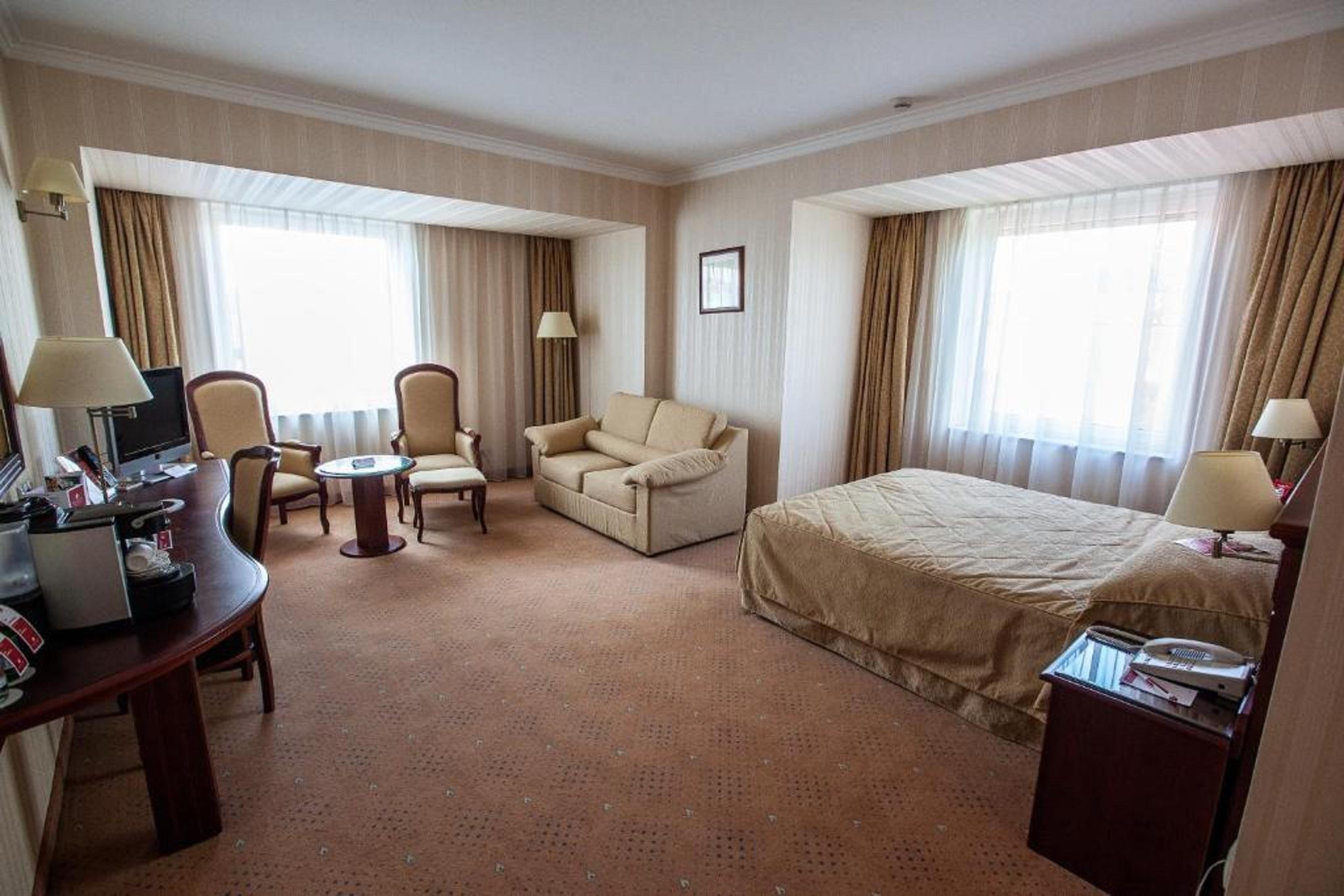 Ramada Hotel & Suites By Wyndham Bucharest North Exterior foto