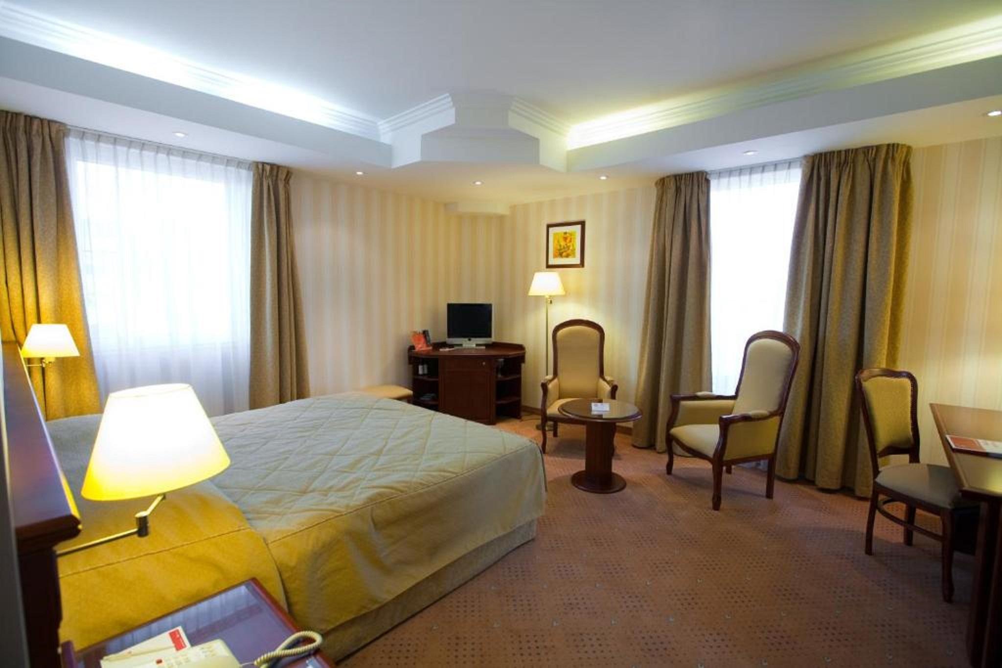 Ramada Hotel & Suites By Wyndham Bucharest North Exterior foto