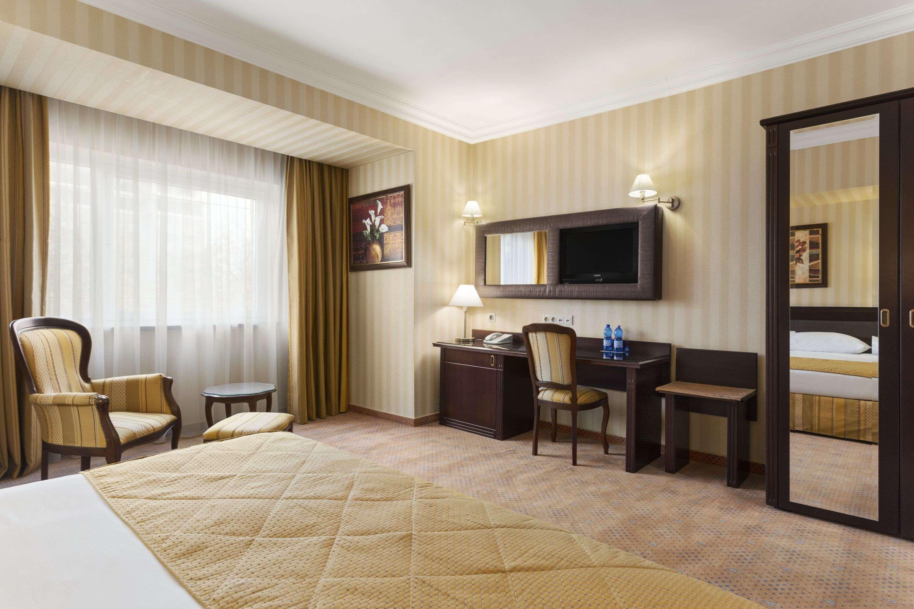 Ramada Hotel & Suites By Wyndham Bucharest North Exterior foto