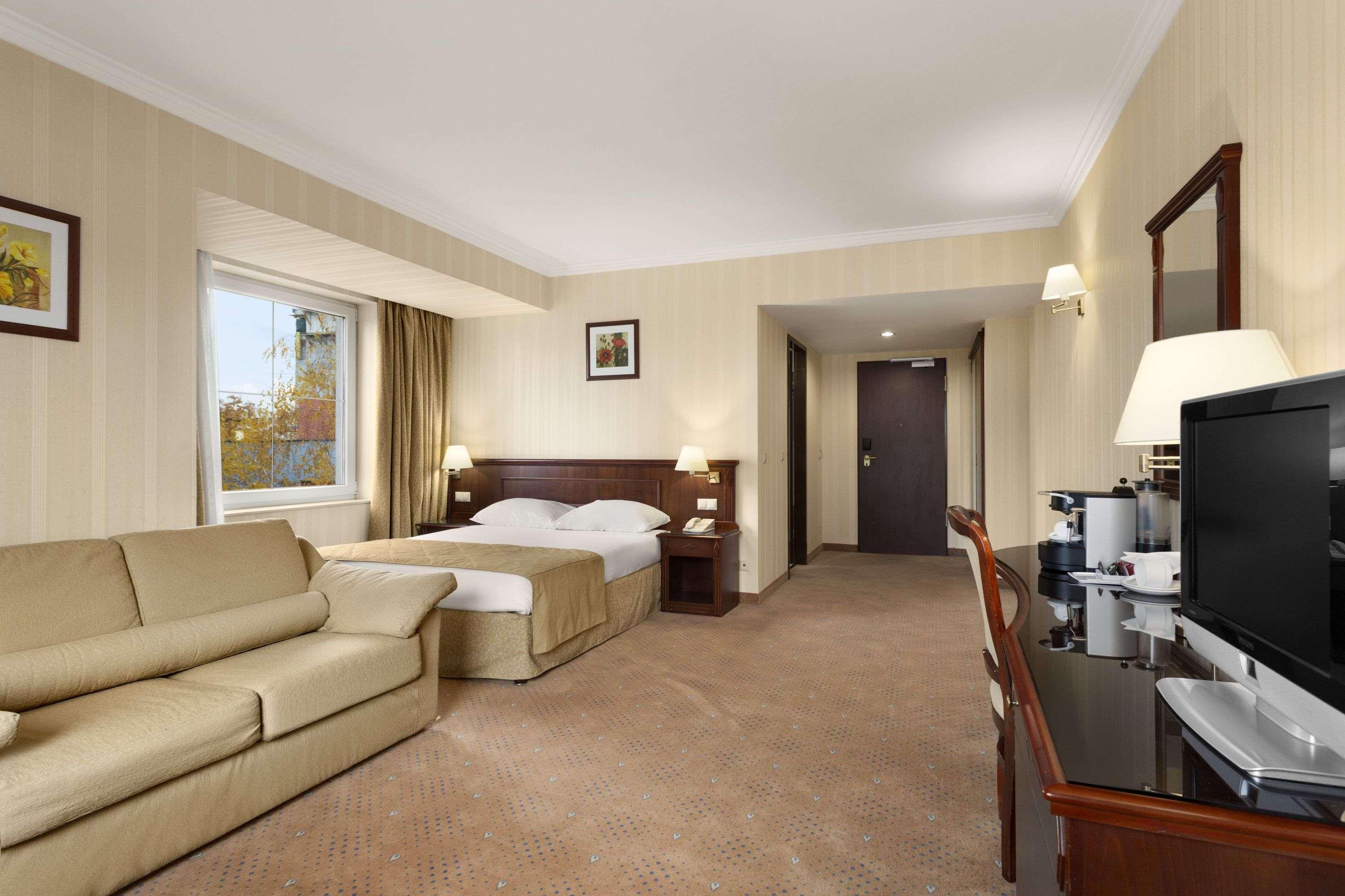 Ramada Hotel & Suites By Wyndham Bucharest North Exterior foto