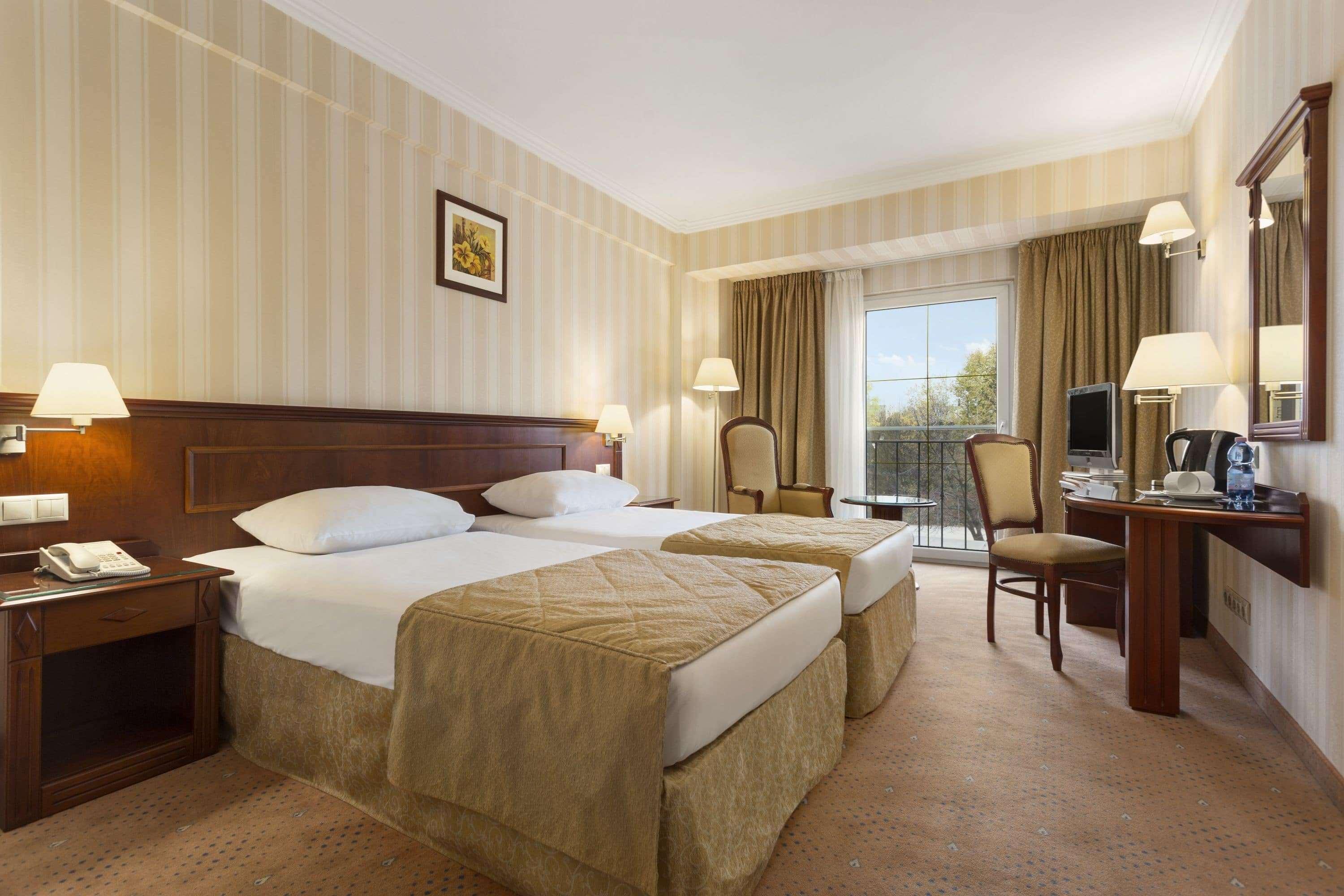 Ramada Hotel & Suites By Wyndham Bucharest North Exterior foto