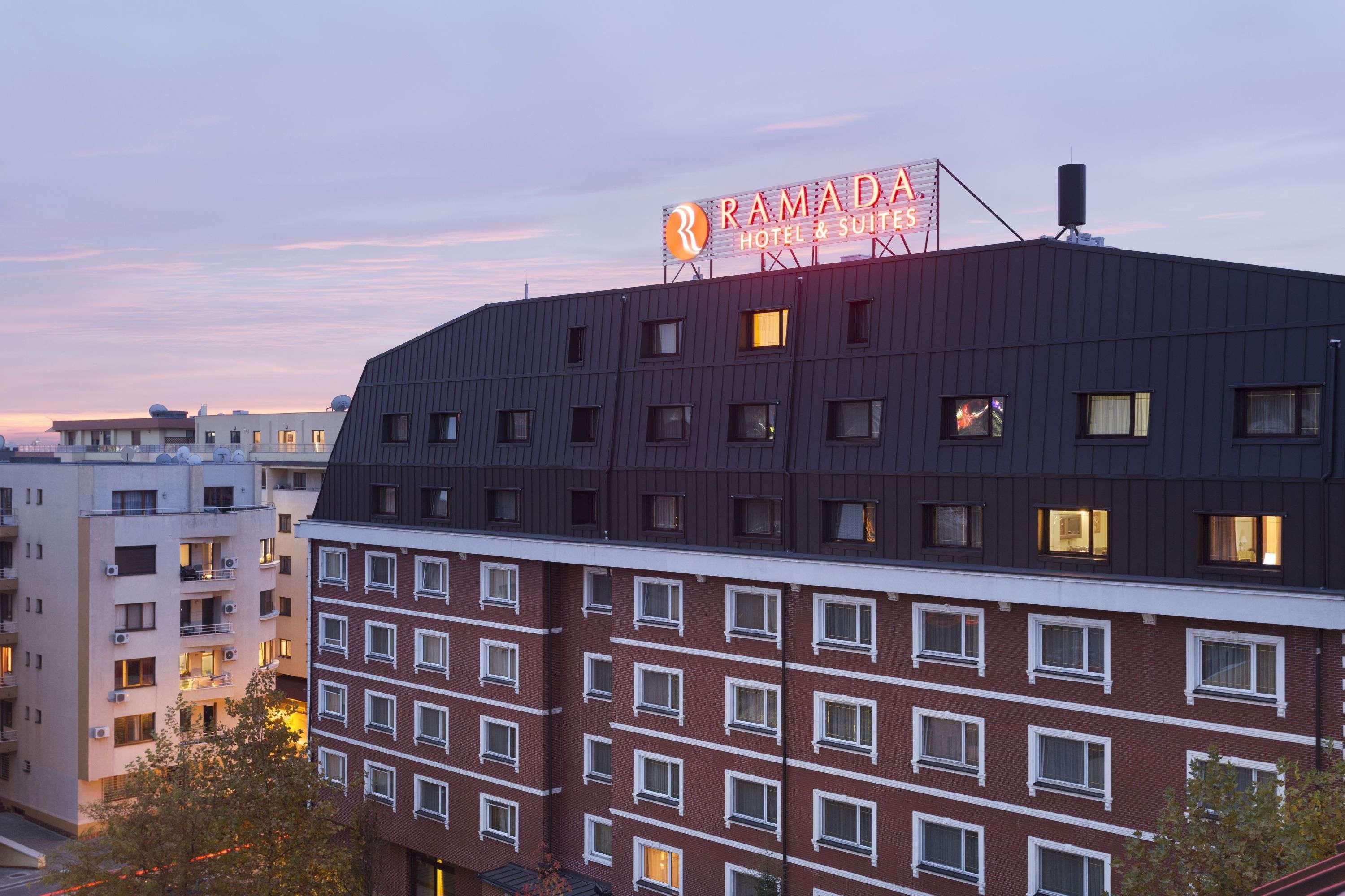 Ramada Hotel & Suites By Wyndham Bucharest North Exterior foto