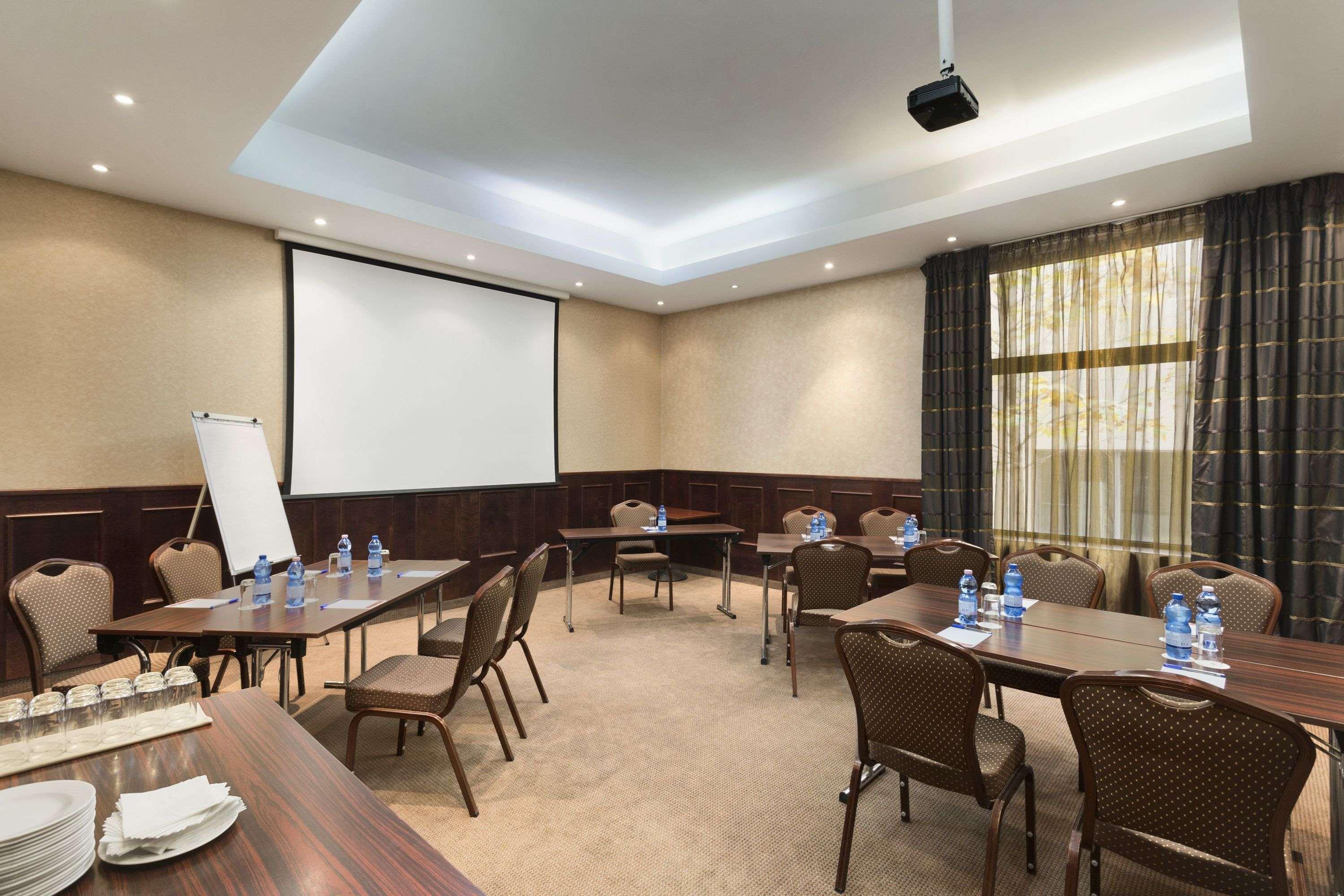 Ramada Hotel & Suites By Wyndham Bucharest North Exterior foto