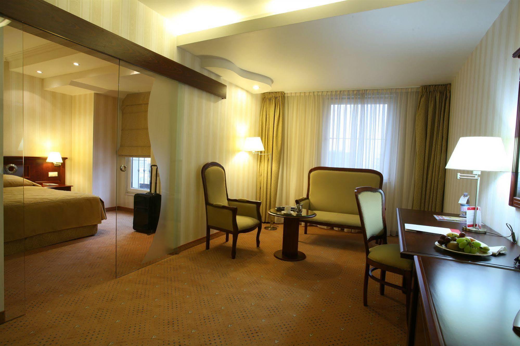Ramada Hotel & Suites By Wyndham Bucharest North Quarto foto