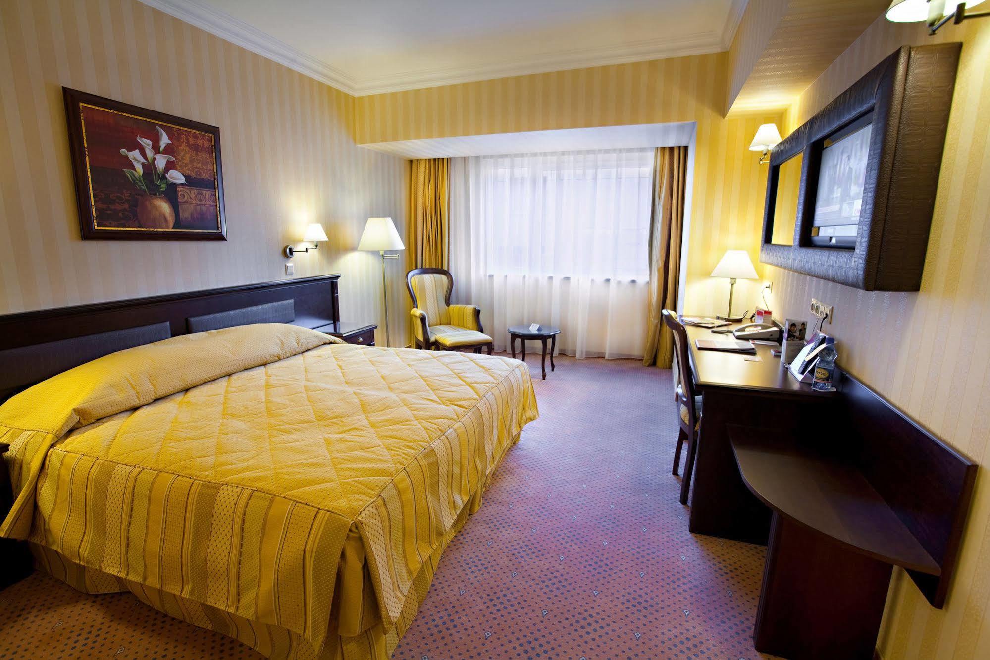 Ramada Hotel & Suites By Wyndham Bucharest North Exterior foto