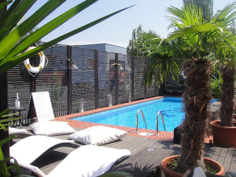 Ramada Hotel & Suites By Wyndham Bucharest North Exterior foto