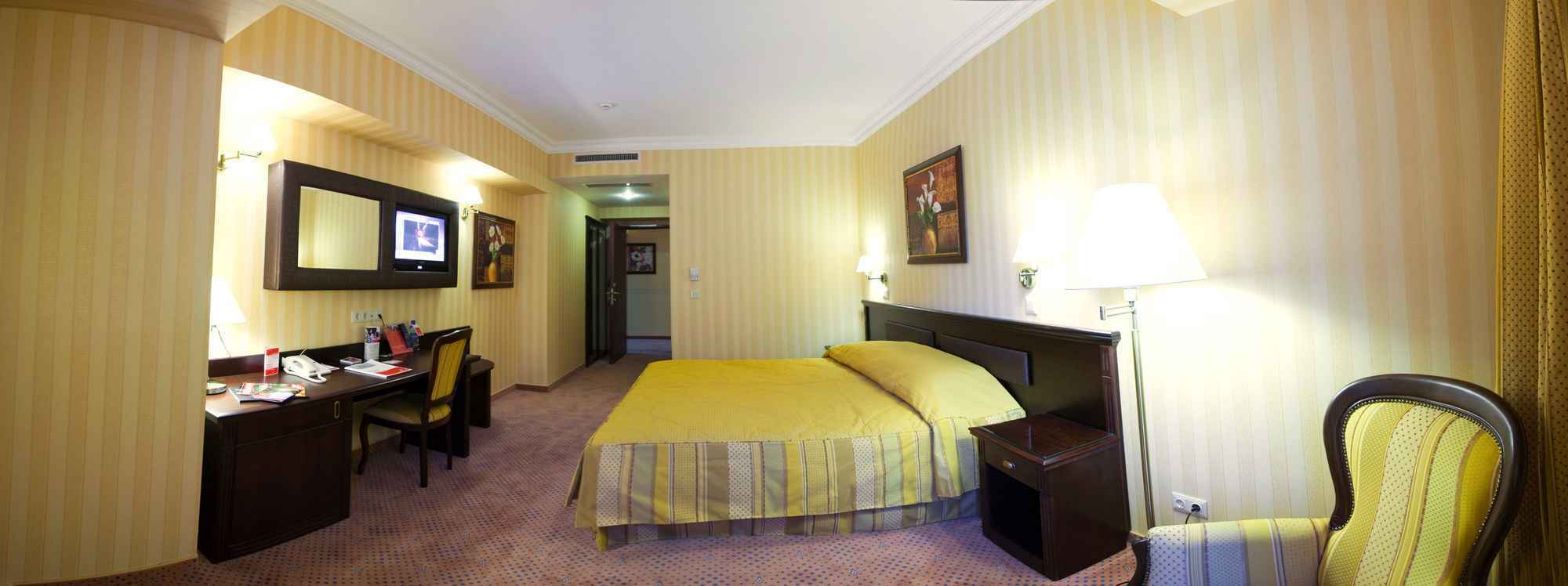 Ramada Hotel & Suites By Wyndham Bucharest North Exterior foto